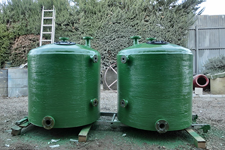 Depósitos de poliéster verdes